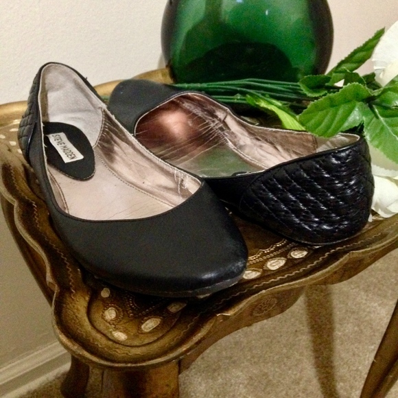 Steve Madden Shoes - STEVE MADDEN LEATHER Quilted Black Flats Size 7